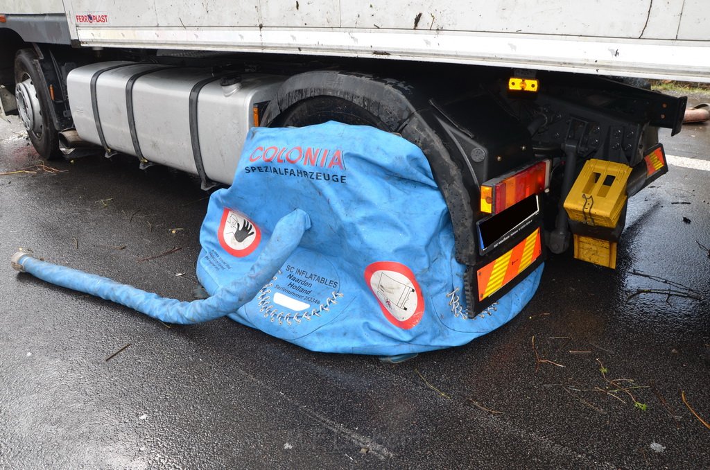 VU LKW umgestuerzt A 3 Rich Frankfurt AS Koenigsforst P537.JPG - Miklos Laubert